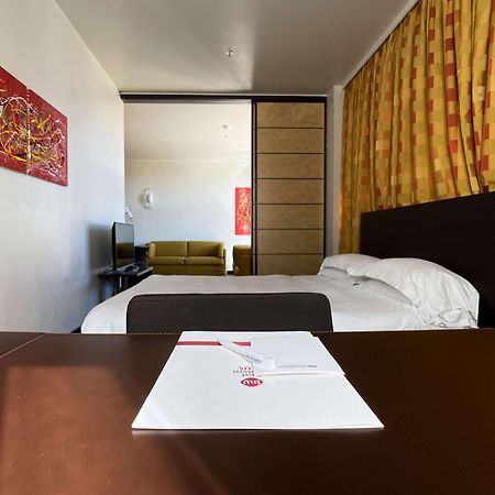 Best Western Plus Hotel Le Favaglie Cornaredo Esterno foto