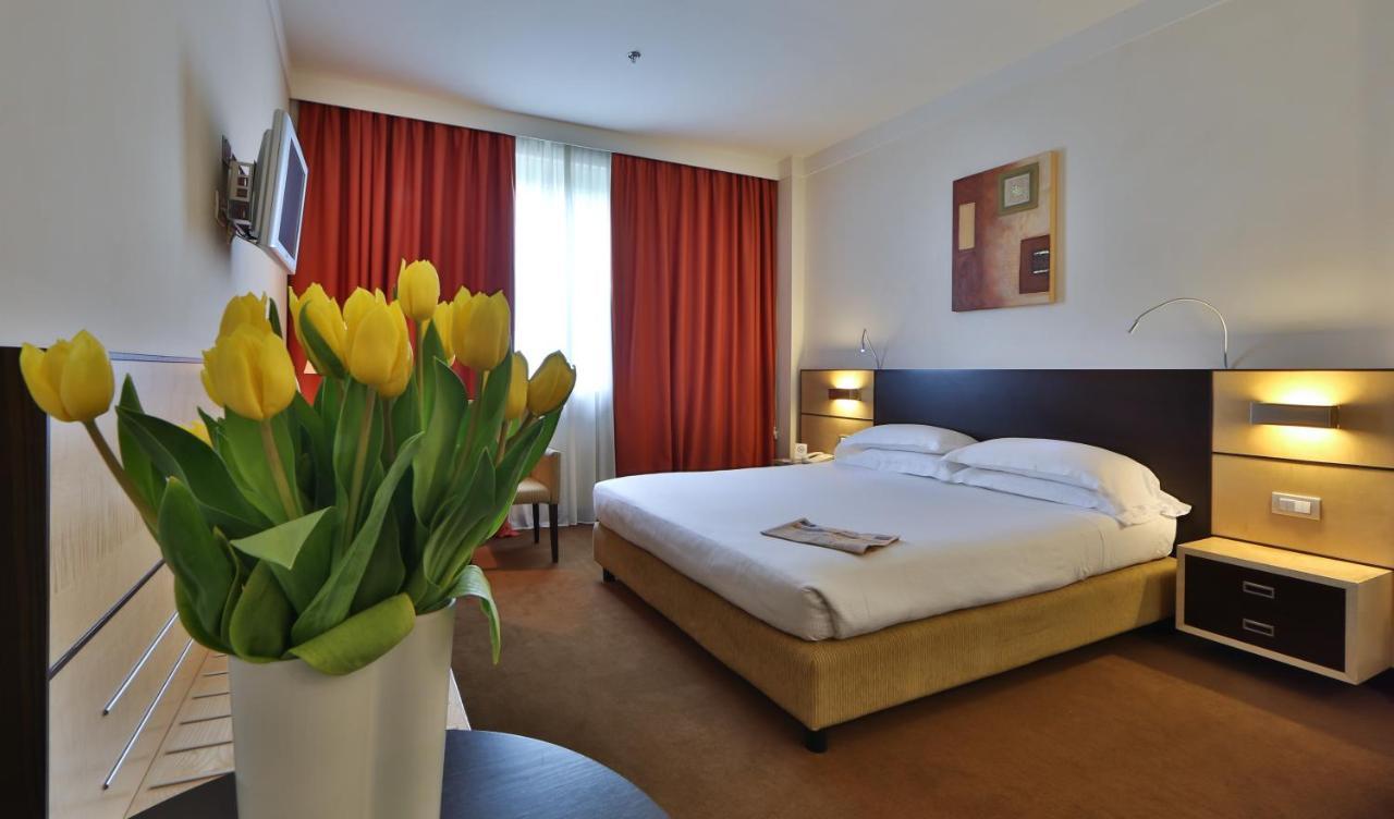 Best Western Plus Hotel Le Favaglie Cornaredo Esterno foto
