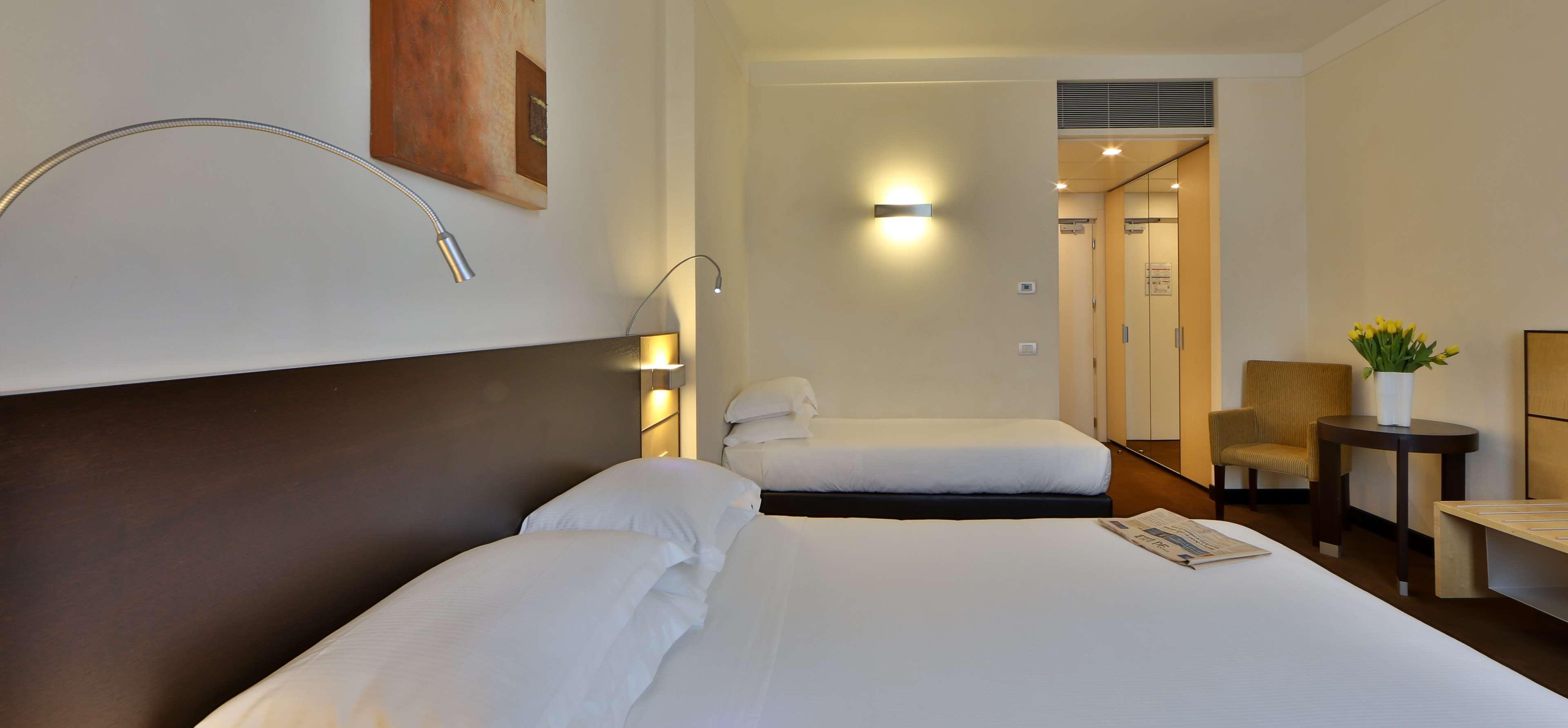 Best Western Plus Hotel Le Favaglie Cornaredo Esterno foto
