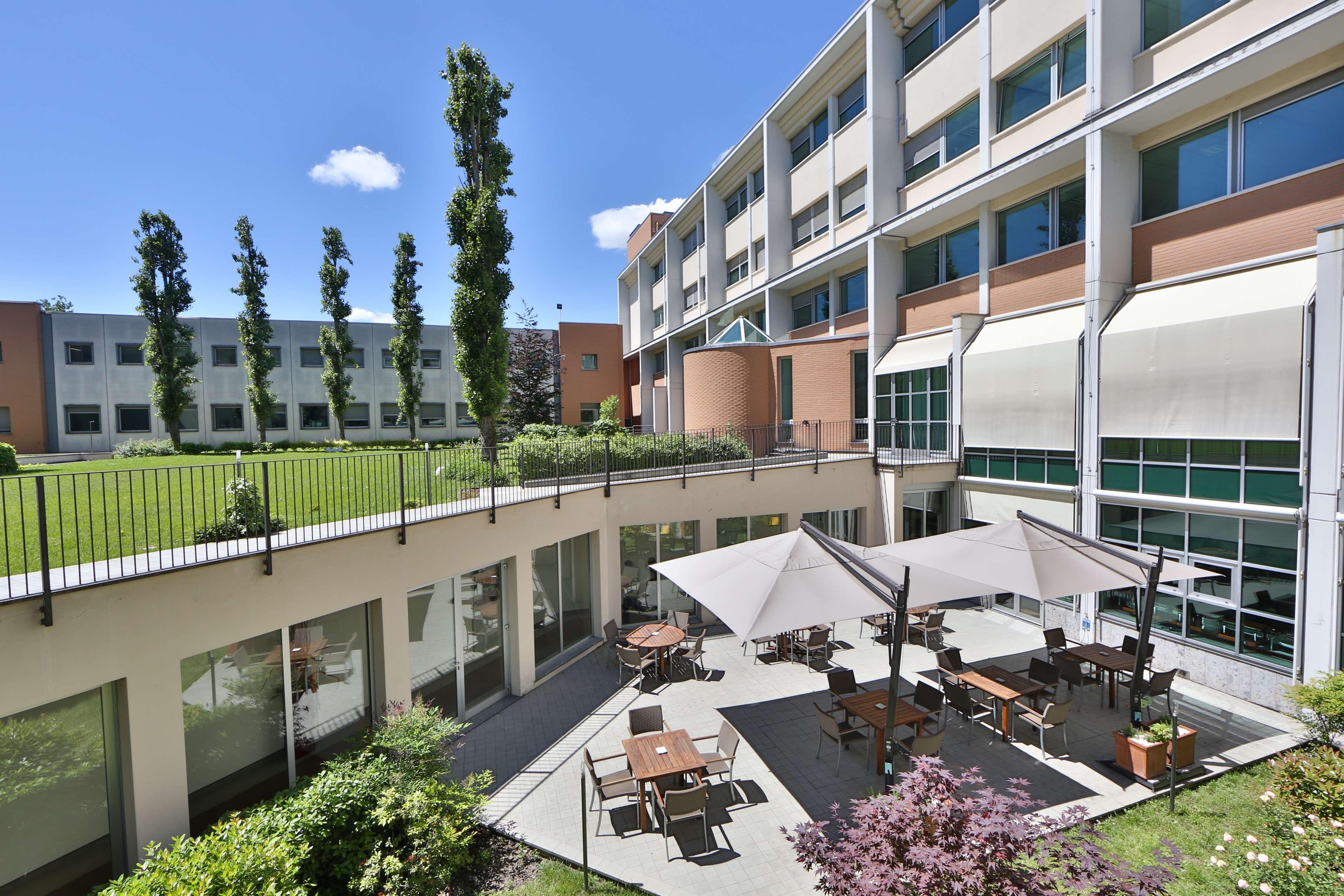 Best Western Plus Hotel Le Favaglie Cornaredo Esterno foto