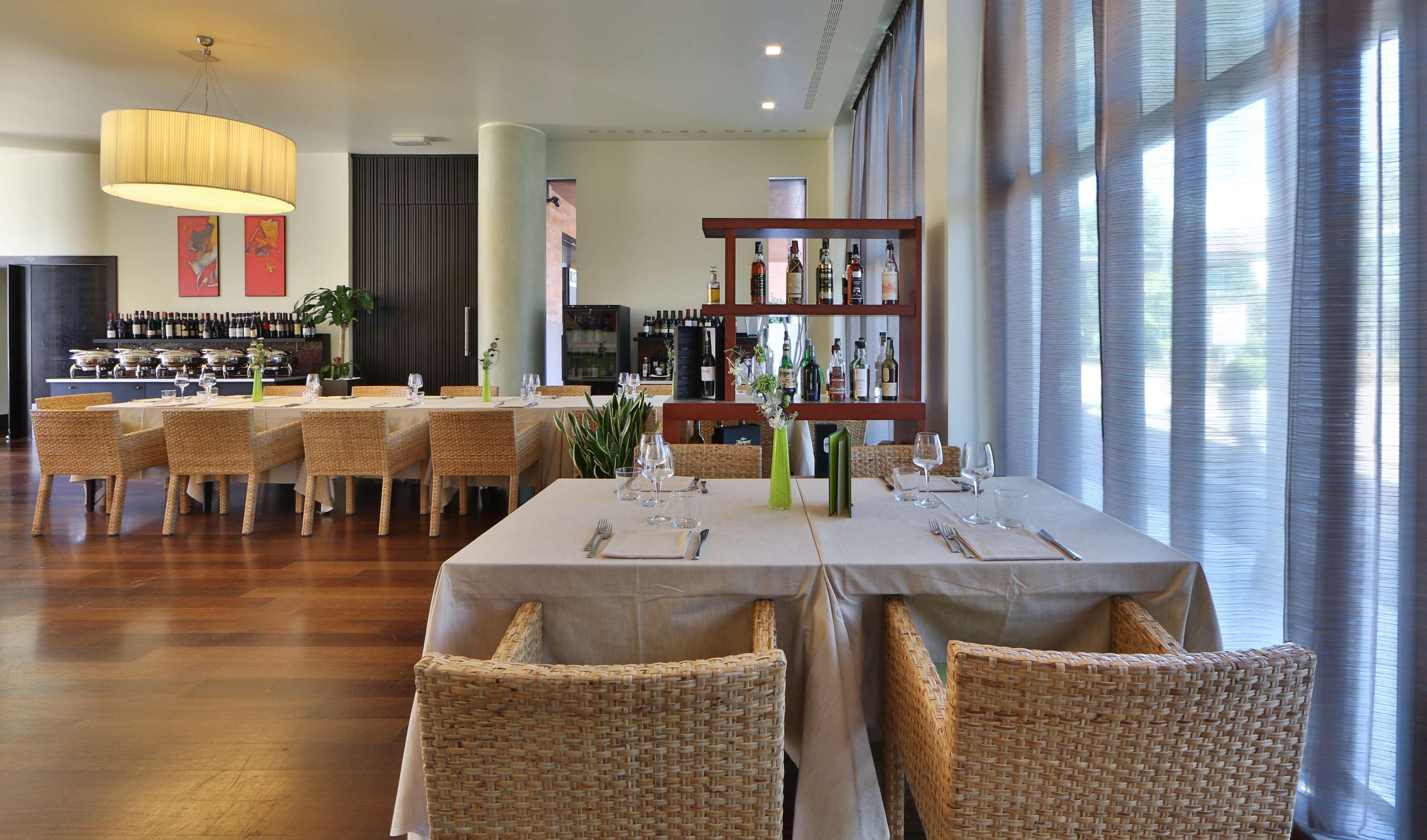 Best Western Plus Hotel Le Favaglie Cornaredo Esterno foto
