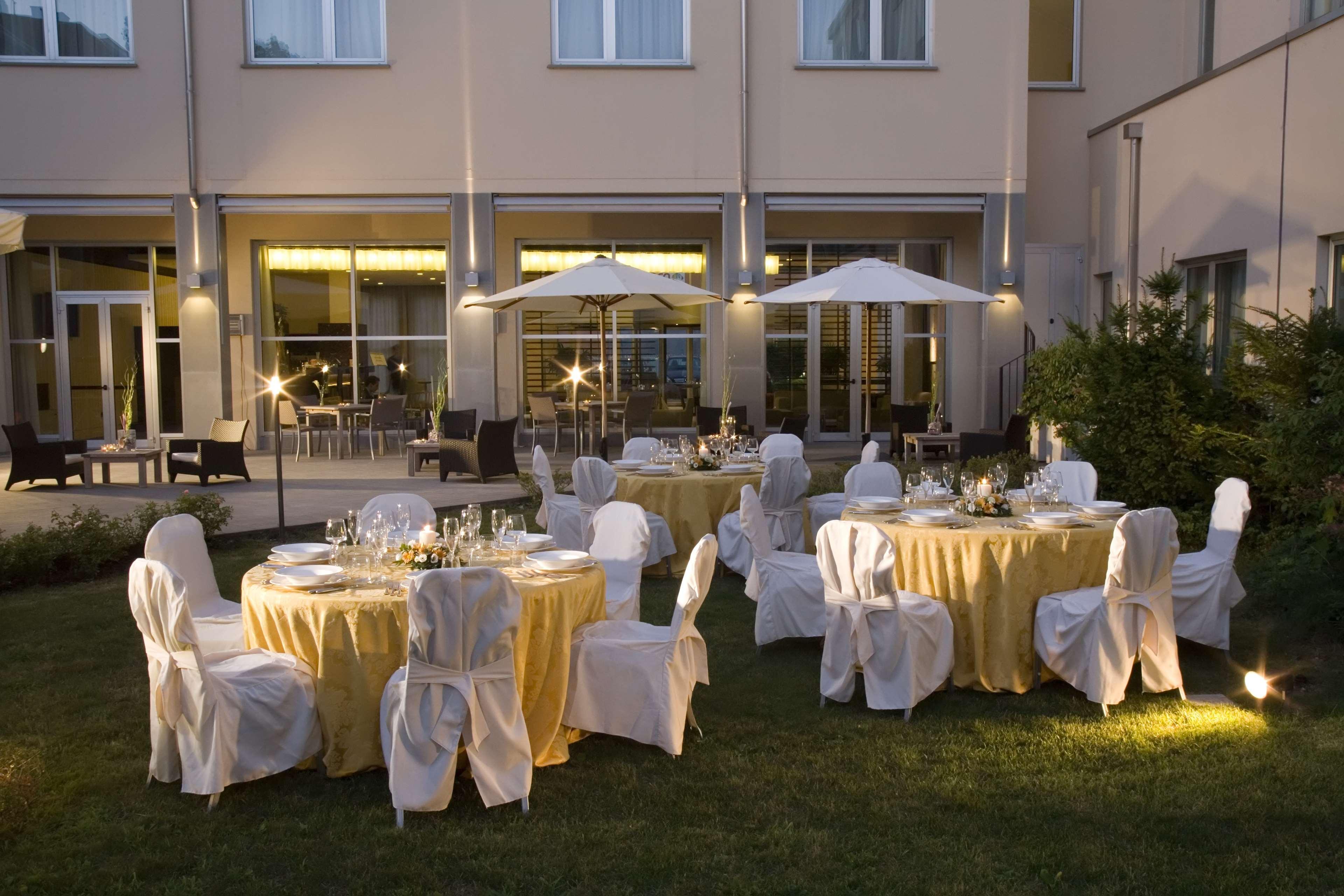 Best Western Plus Hotel Le Favaglie Cornaredo Esterno foto