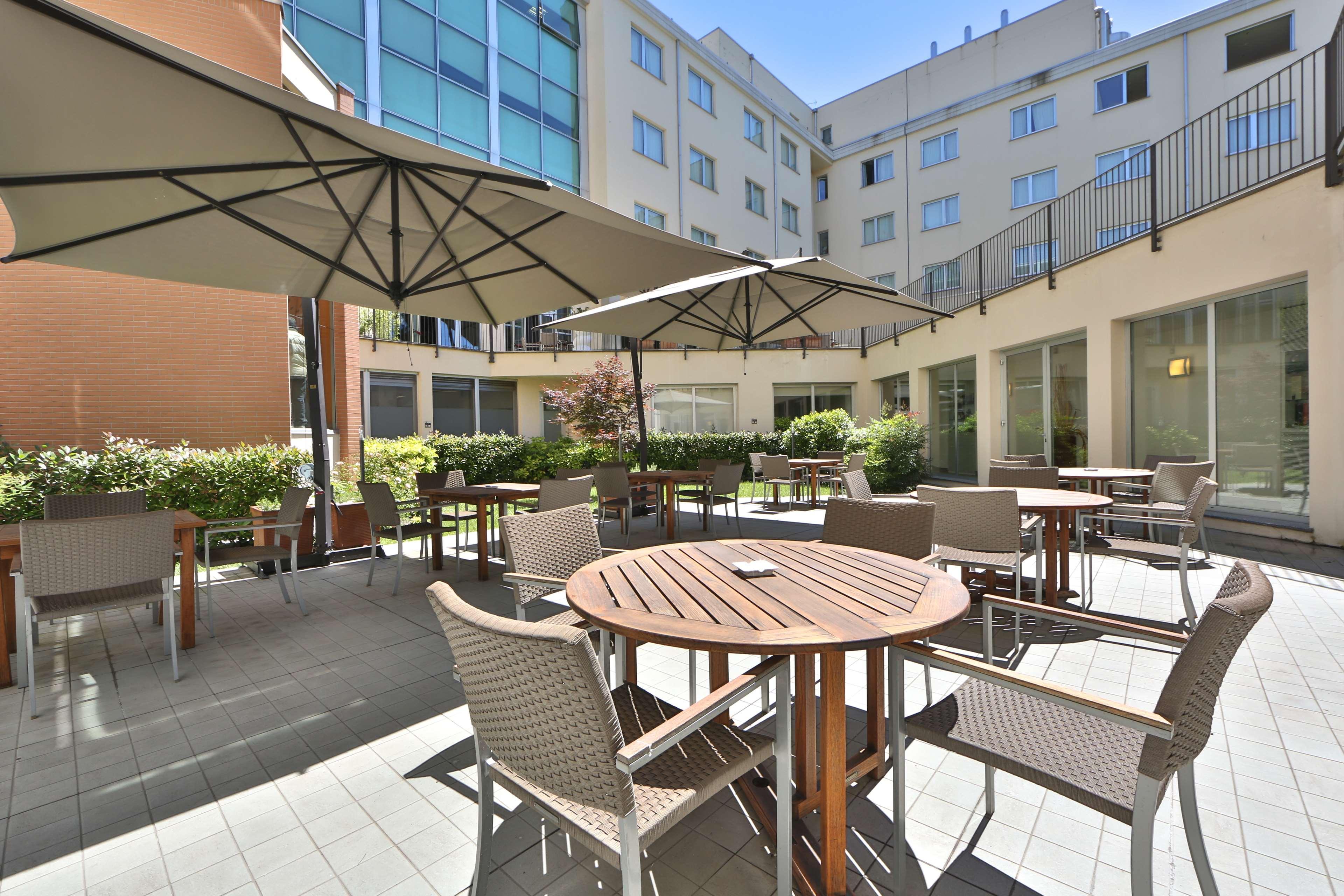 Best Western Plus Hotel Le Favaglie Cornaredo Esterno foto