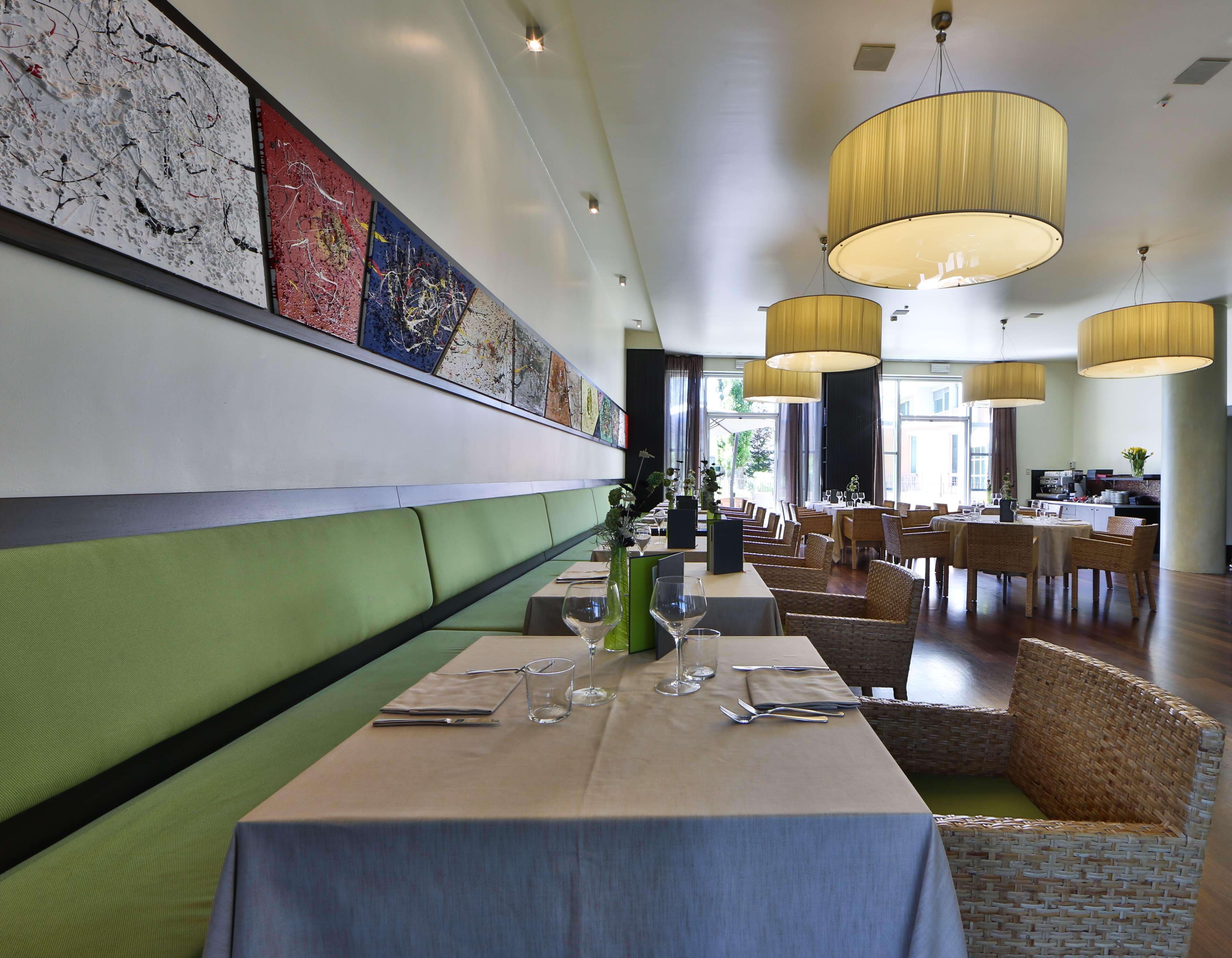 Best Western Plus Hotel Le Favaglie Cornaredo Esterno foto