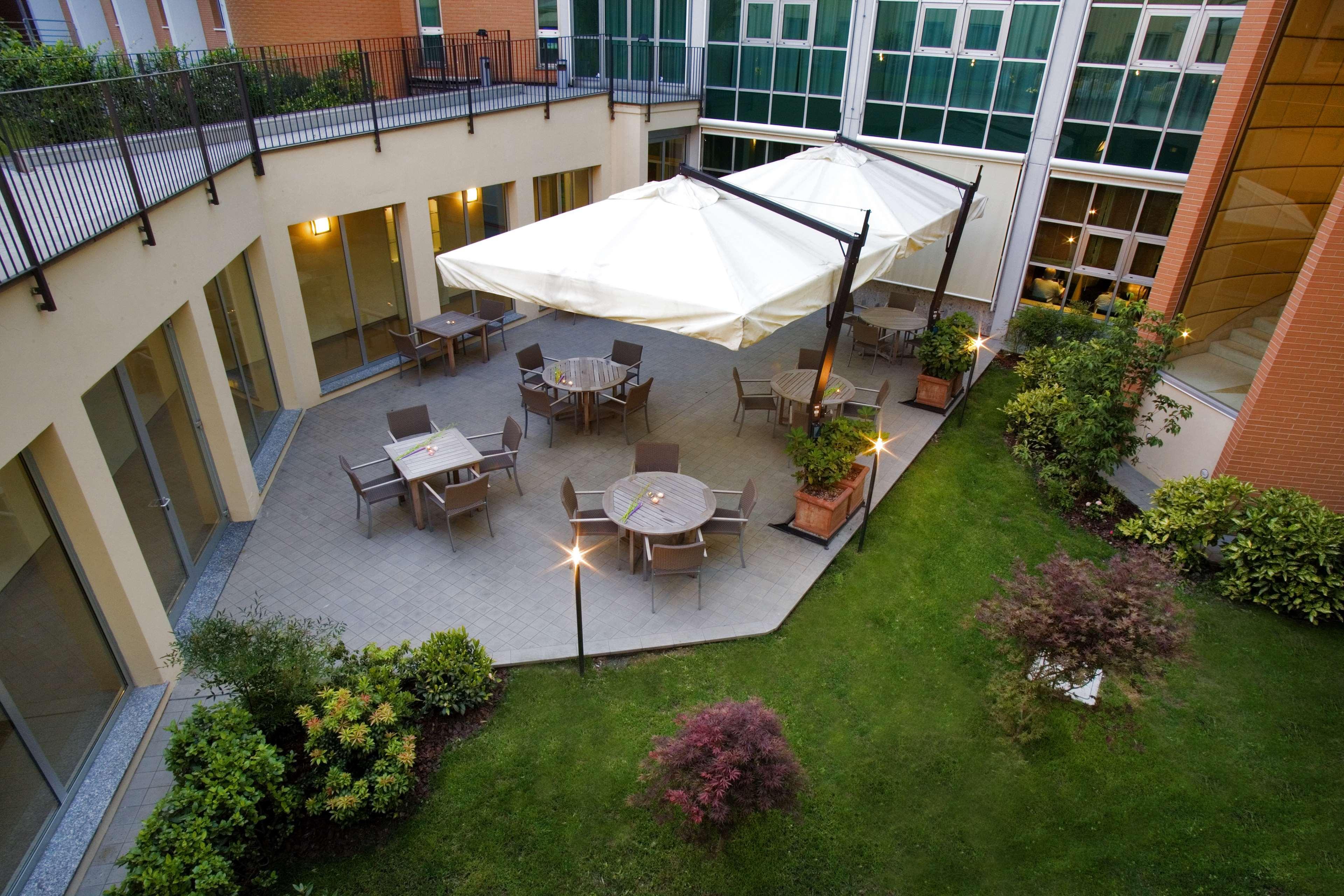 Best Western Plus Hotel Le Favaglie Cornaredo Esterno foto