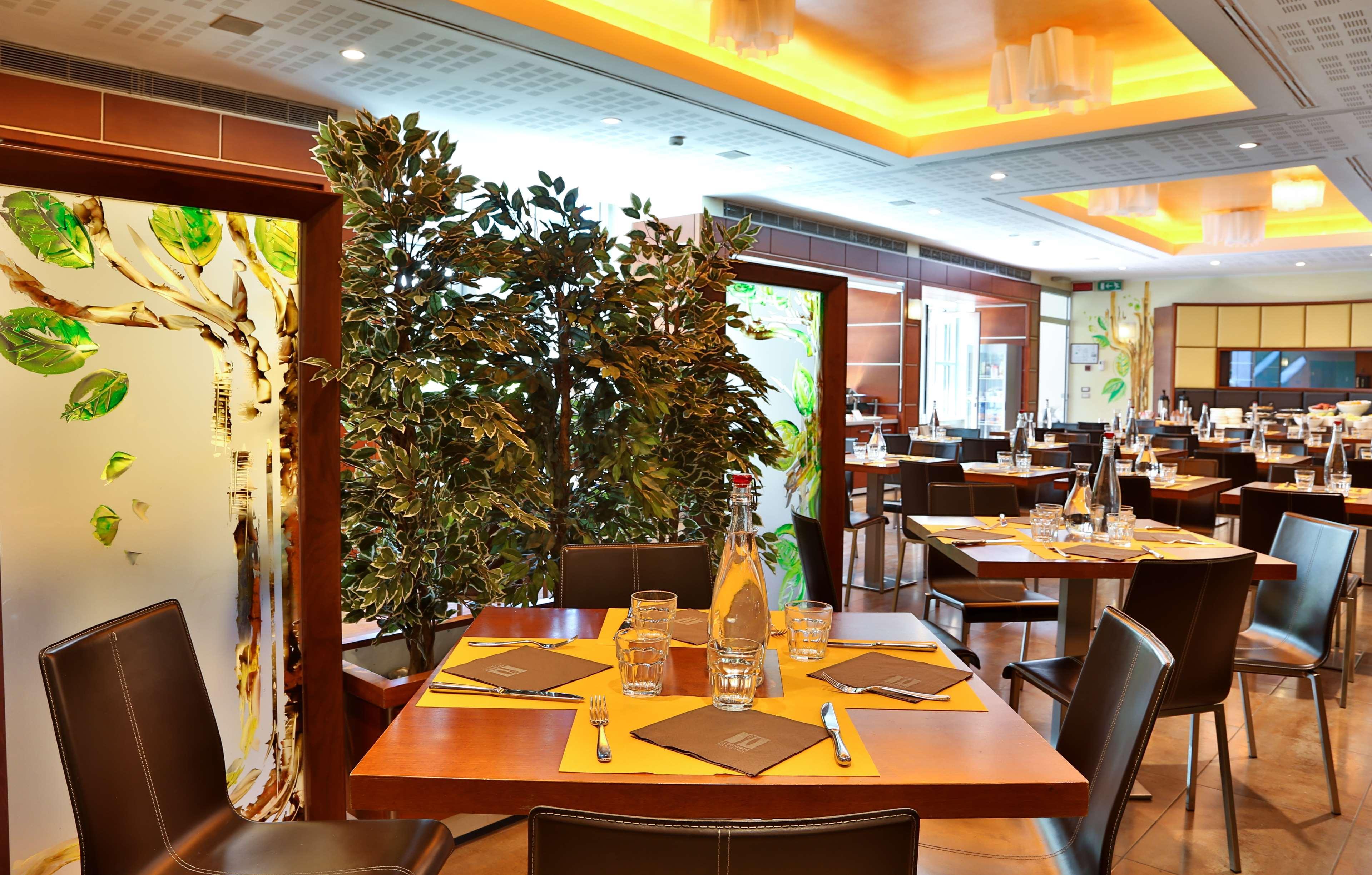 Best Western Plus Hotel Le Favaglie Cornaredo Esterno foto