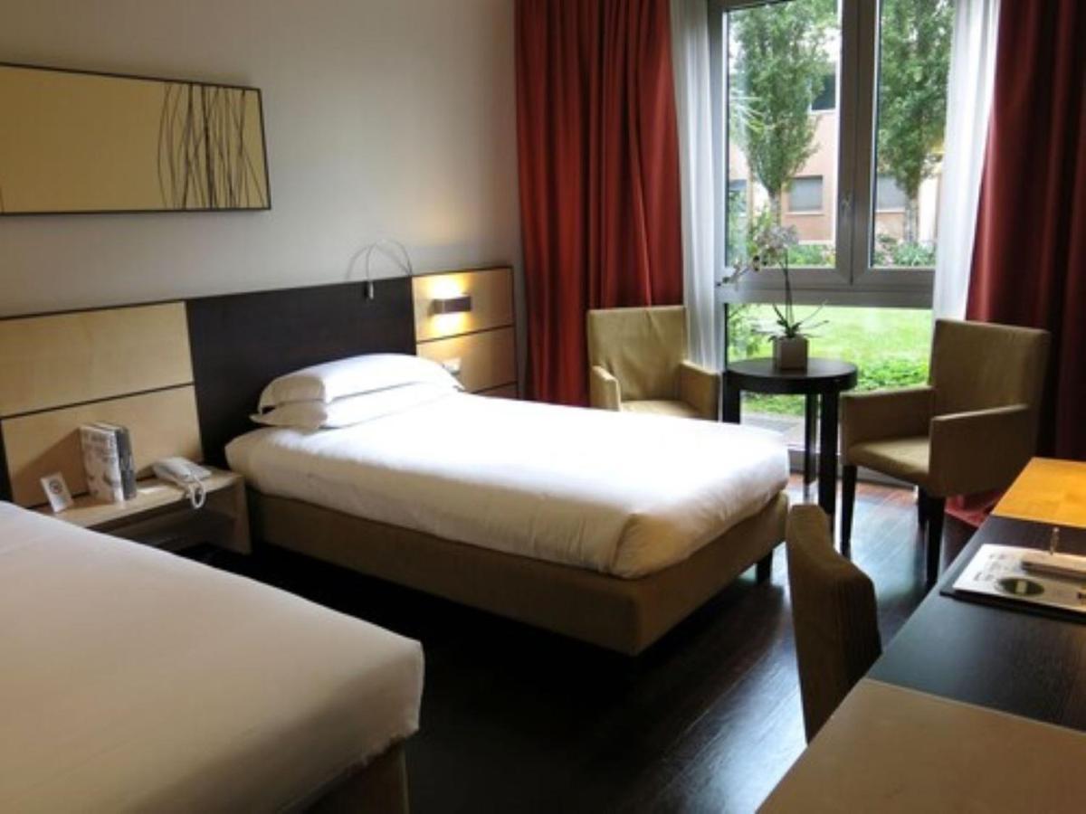 Best Western Plus Hotel Le Favaglie Cornaredo Esterno foto