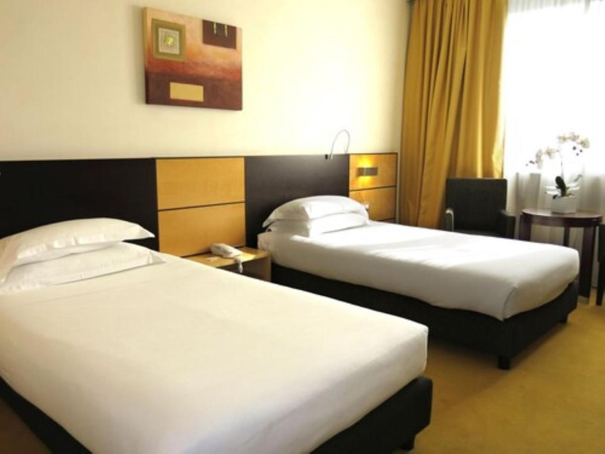 Best Western Plus Hotel Le Favaglie Cornaredo Esterno foto