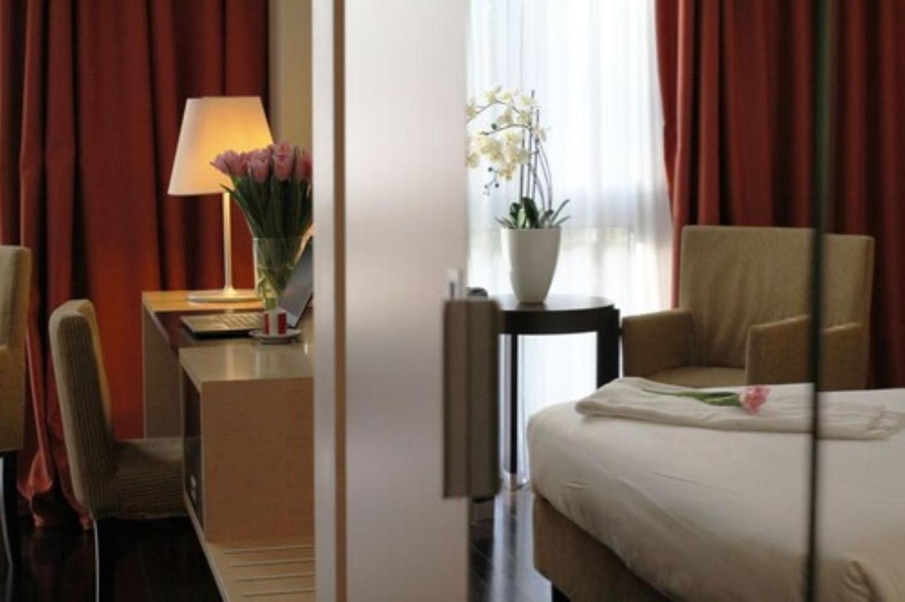 Best Western Plus Hotel Le Favaglie Cornaredo Esterno foto