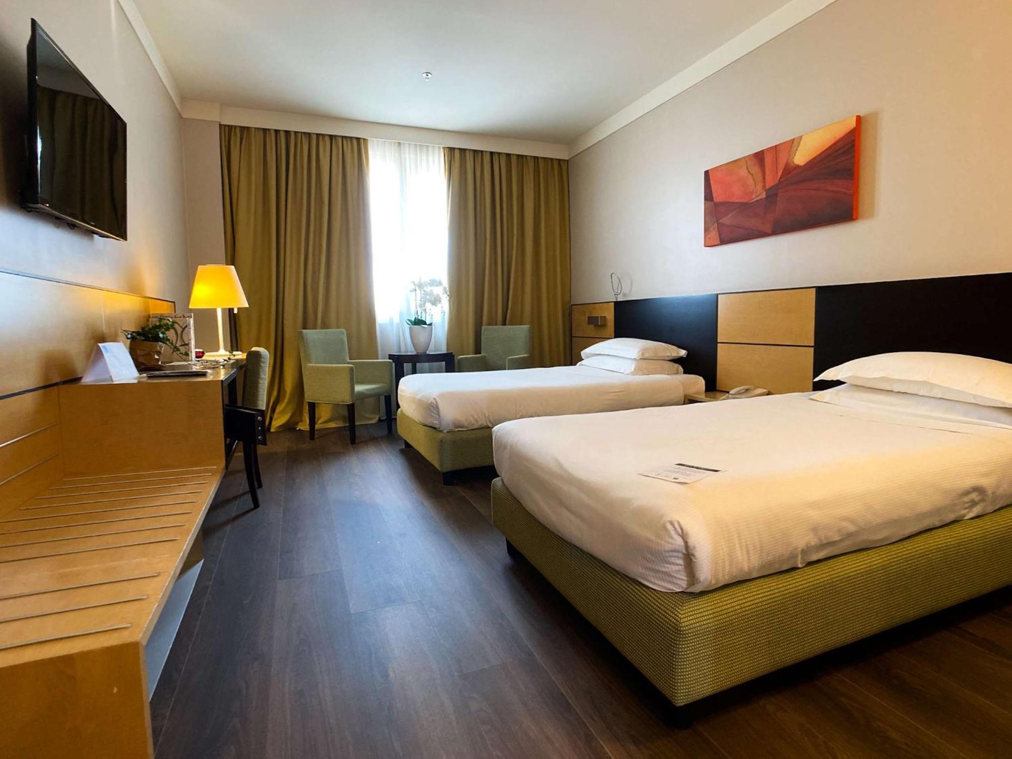 Best Western Plus Hotel Le Favaglie Cornaredo Esterno foto
