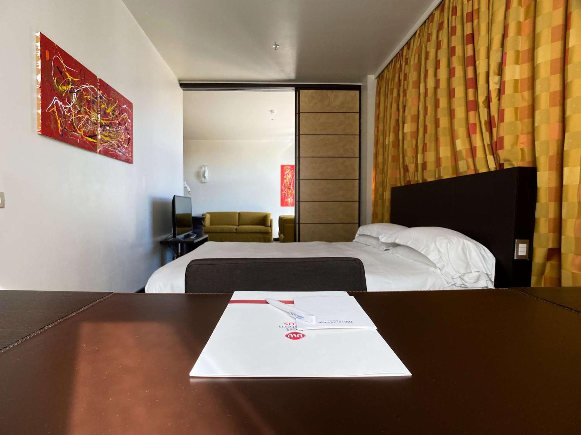 Best Western Plus Hotel Le Favaglie Cornaredo Esterno foto