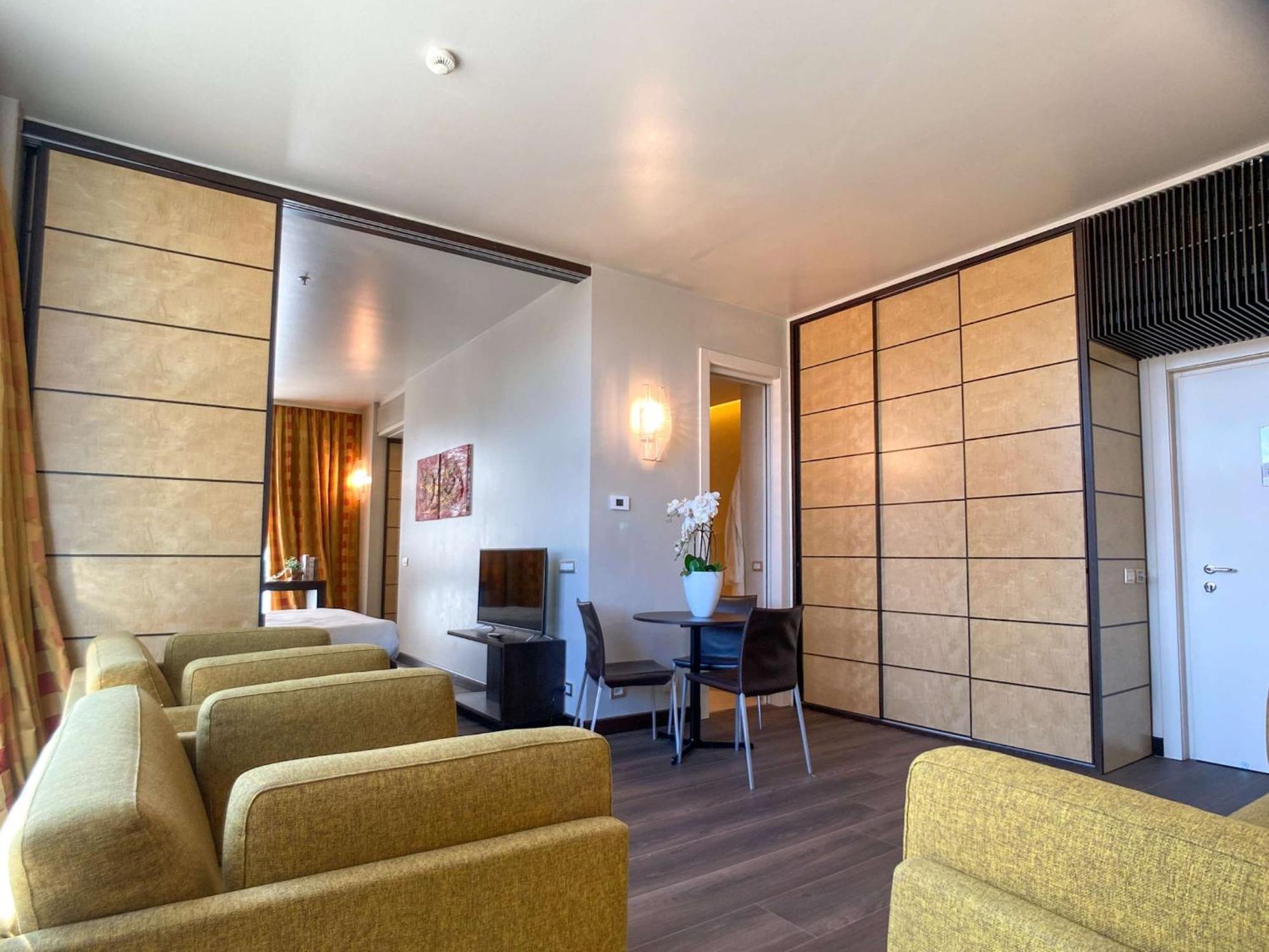 Best Western Plus Hotel Le Favaglie Cornaredo Esterno foto